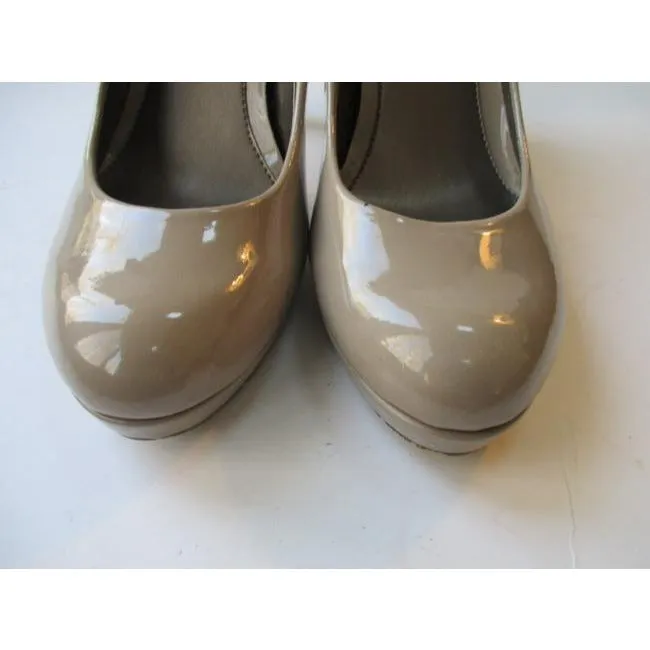 Bandolino Beige Classic Taupe Tan Patent Round Pumps Size Us