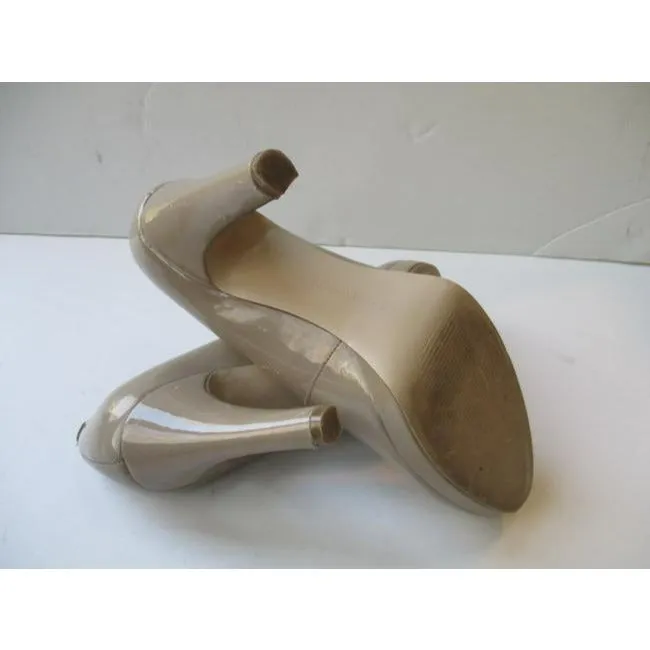 Bandolino Beige Classic Taupe Tan Patent Round Pumps Size Us