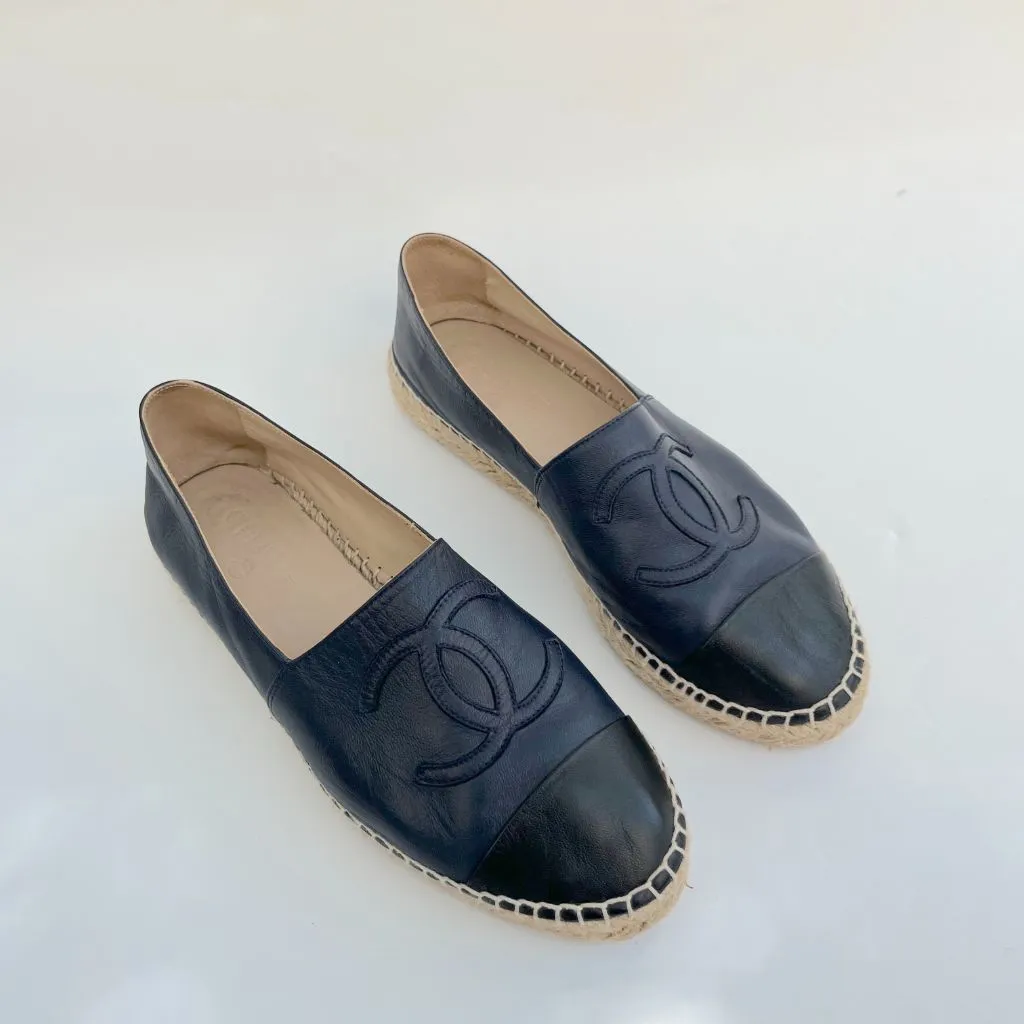 Chanel navy blue espadrilles with black cap toe, 38
