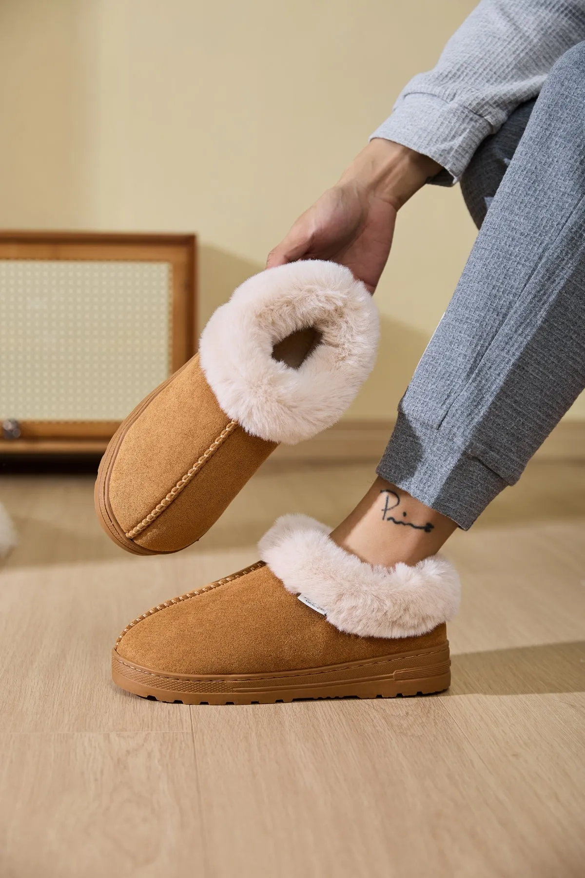 Faux Fur Round Toe Platform Slippers